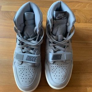Jordan Legacy 312 Shoe in Grey. Size 9.